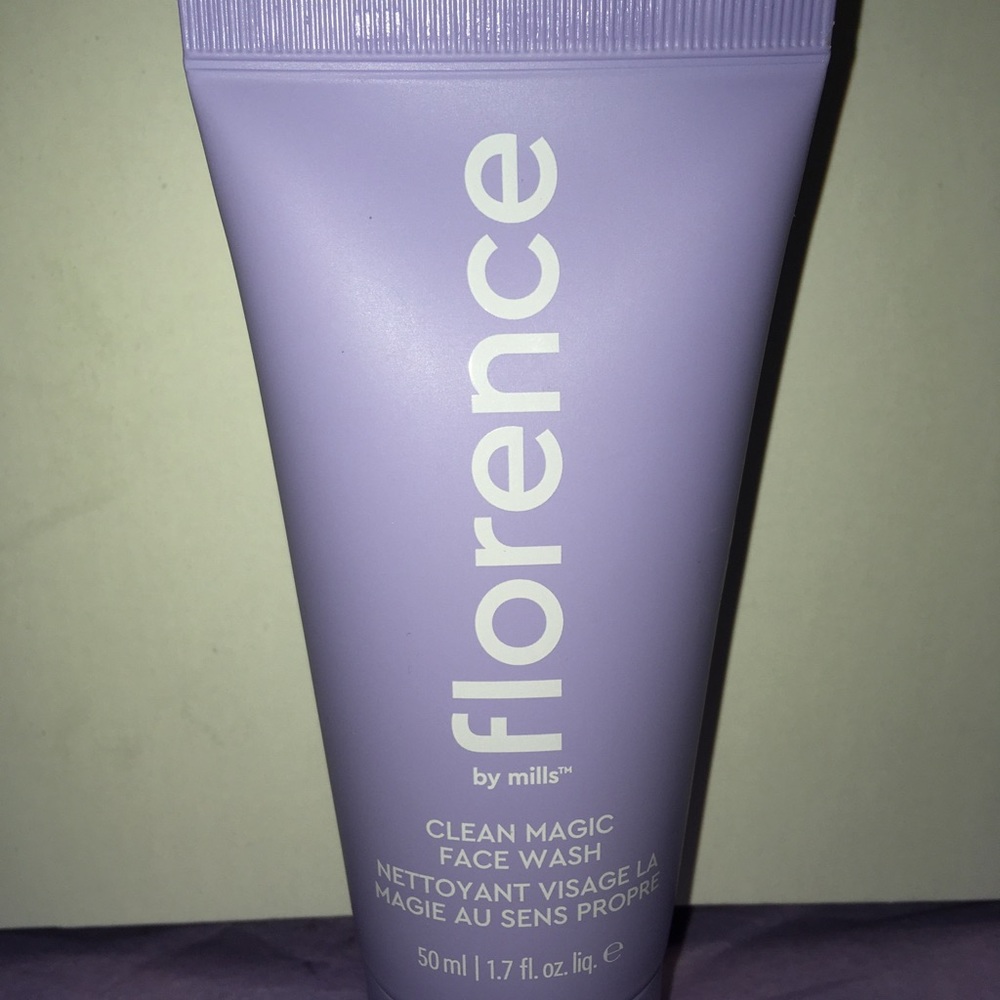 CLEAN MAGIC FACE WASH
